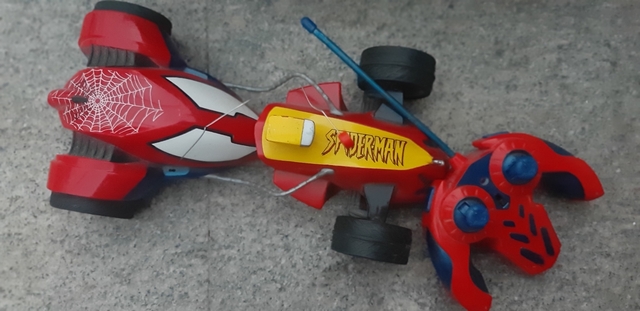 coche teledirigido spiderman