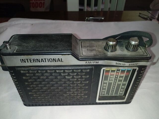 Muñecas Casa 1960/'s Bronceado Transistor Radio Miniatura 1:12 Escala Accesorio
