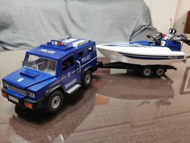 coche policia con lancha playmobil