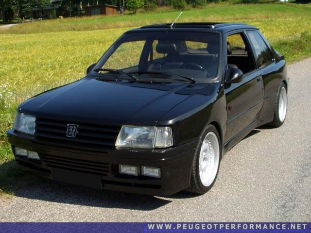 Lenkradmitte Peugeot 309 GTI - de
