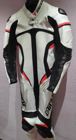 BMW GS Dry: el traje de moto trail para todo tiempo