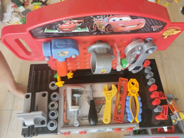 juguetes de plastico con muñecos de 7 cm codycross
