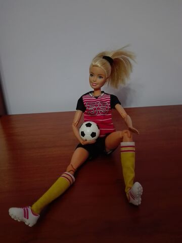 barbie articulada futbolista