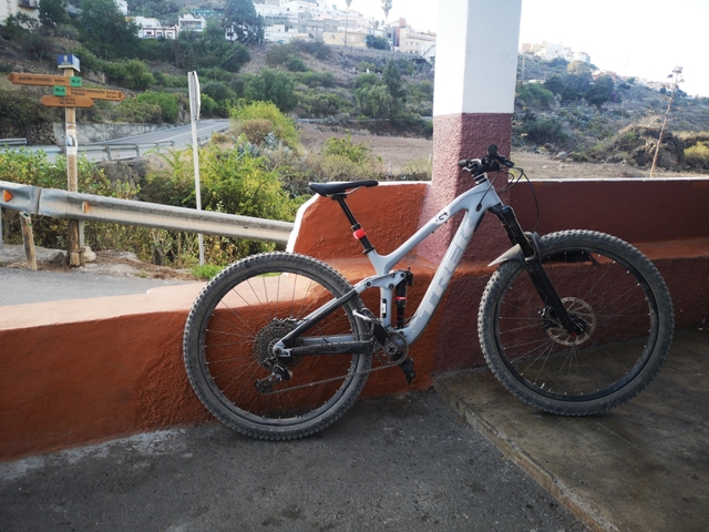 trek slash 2019 9.7