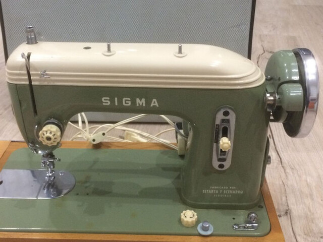 Milanuncios - Maquina coser SIGMA con motor