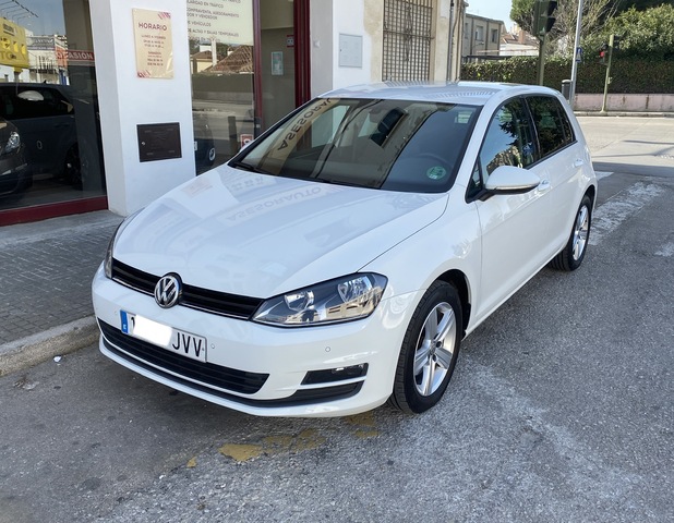 VOLKSWAGEN - GOLF