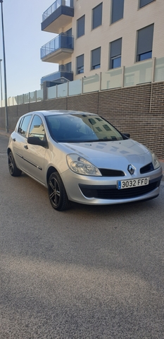 RENAULT - CLIO