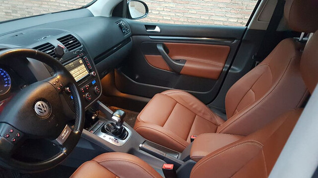 VOLKSWAGEN - GOLF