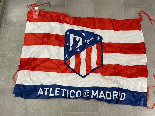 Bandera Atlético de Madrid de segunda mano por 15 EUR en Palafolls en  WALLAPOP