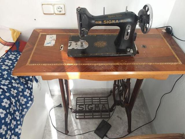 máquina de coser sigma con su mesa. electrifica - Compra venta en  todocoleccion