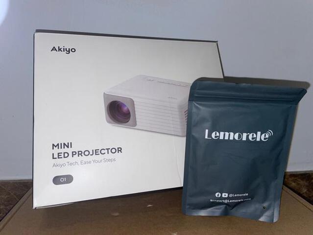 Milanuncios - Proyector Akiyo + Cable HDMI y tipo C