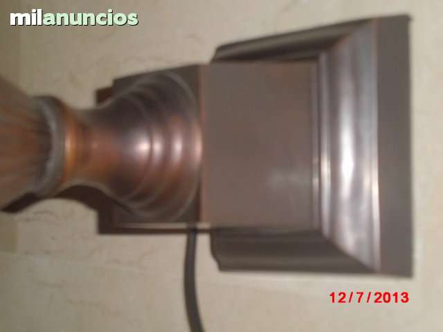 MIL ANUNCIOS.COM - LÁmpara de sobremesa con el pie de metal