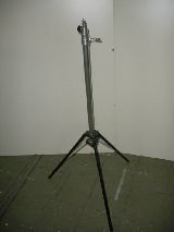 MAGNIFICO TRIPODE DE ALUMINIO