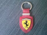 LLAVERO DE FERRARI CUERO ROJO