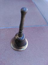 CAMPANILLA DECORACIóN DE LATóN ANTIGUA