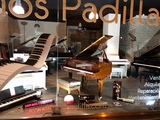 PIANOS ACúSTICOS Y DIGITALES