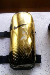 {keywor d} canilleras adidas doradas