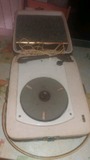 TOCADISCOS ANTIGUO DE MALETA.