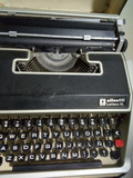 VENDO MAQUINA DE ESCRIBIR MANUAL