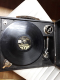 GRAMOFONO DE MALETA ANTIGUO (GRAMOLA)