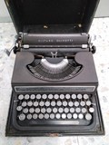 MAQUINA DE ESCRIBIR OLIVETTI STUDIO 46