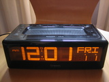 RELOJ DESPERTADOR + RADIO + PROYECTOR