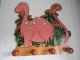 PERCHERO DINOSAURIO ROSA
