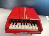 SE VENDE BONITO MINIPIANO DE LOS AñOS 60