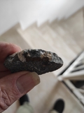 MINERAL ORO DOS ROCAS VERDOSAS CON ORO