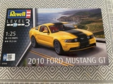 MAQEUTA REVELL 2010 FORD MUSTANG GT