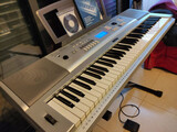 SE VENDE PIANO DIGITAL YAMAHA DGX-220