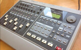 ROLAND WORKSTATION VS-880.